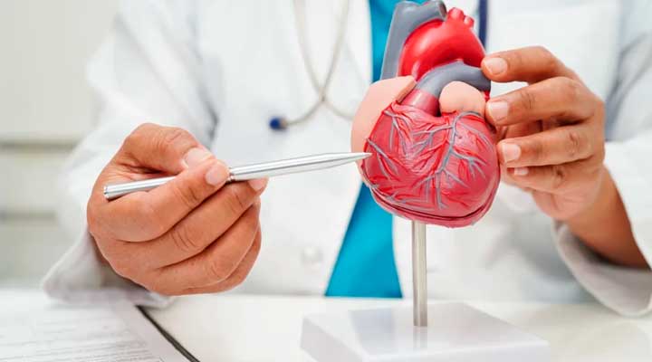 Cardiologista em Dourados na Clínica Acesso Saúde cuidando da saúde do coração