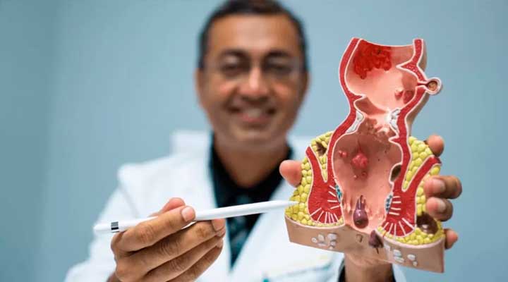 Proctologista em Dourados na Clínica Acesso Saúde cuidando da saúde intestinal