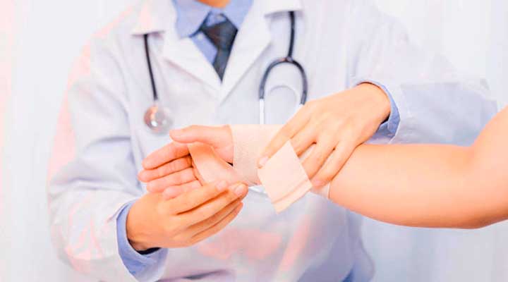 Reumatologista em Dourados na Clínica Acesso Saúde cuidando da saúde das articulações